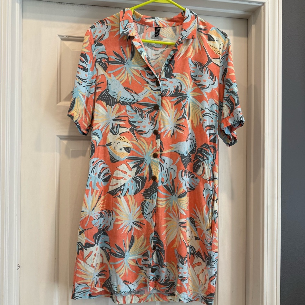 Salty Crew Coral and Gray Tropical Shirt